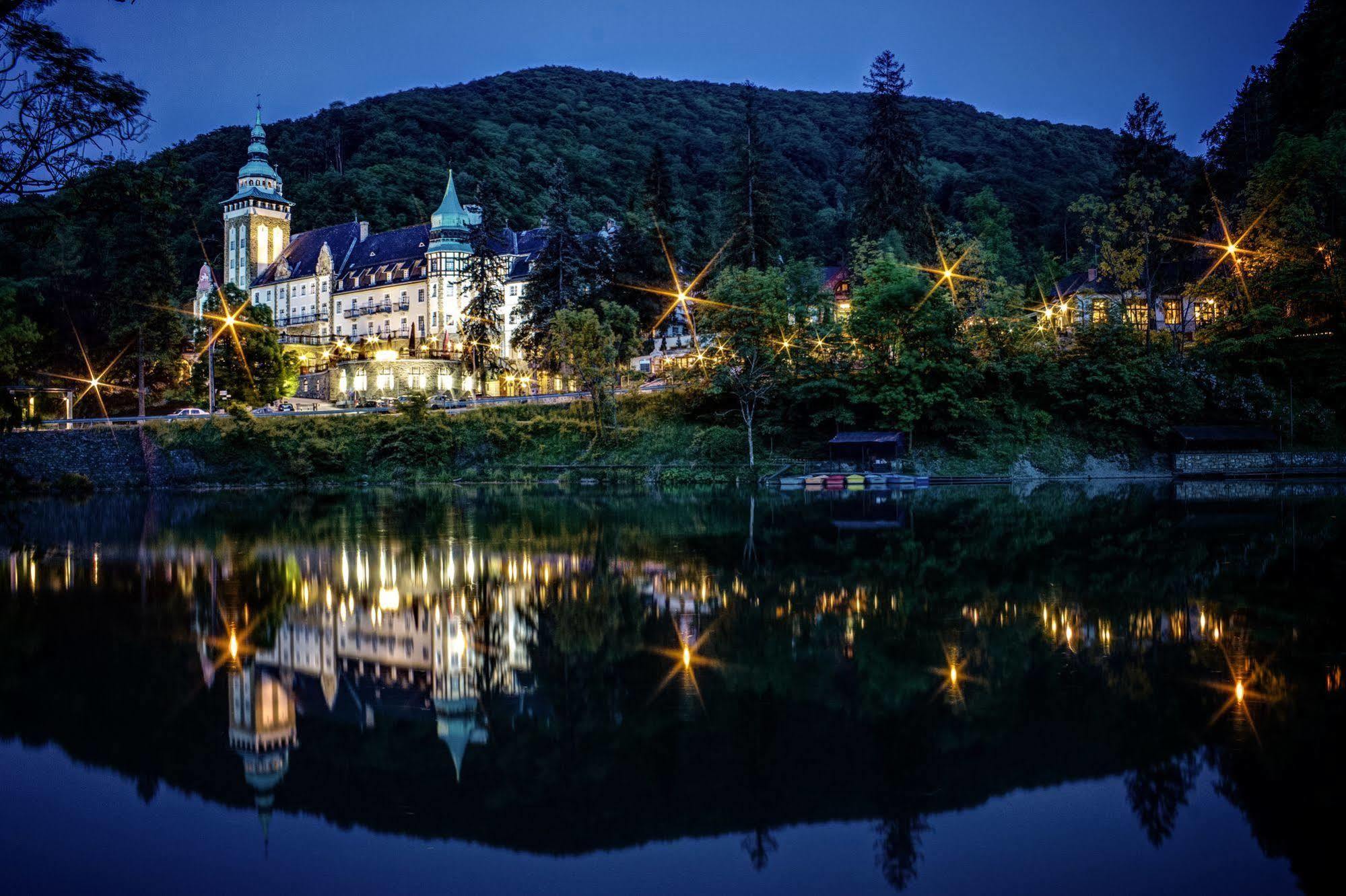 Hotel Palota Lillafured Bagian luar foto