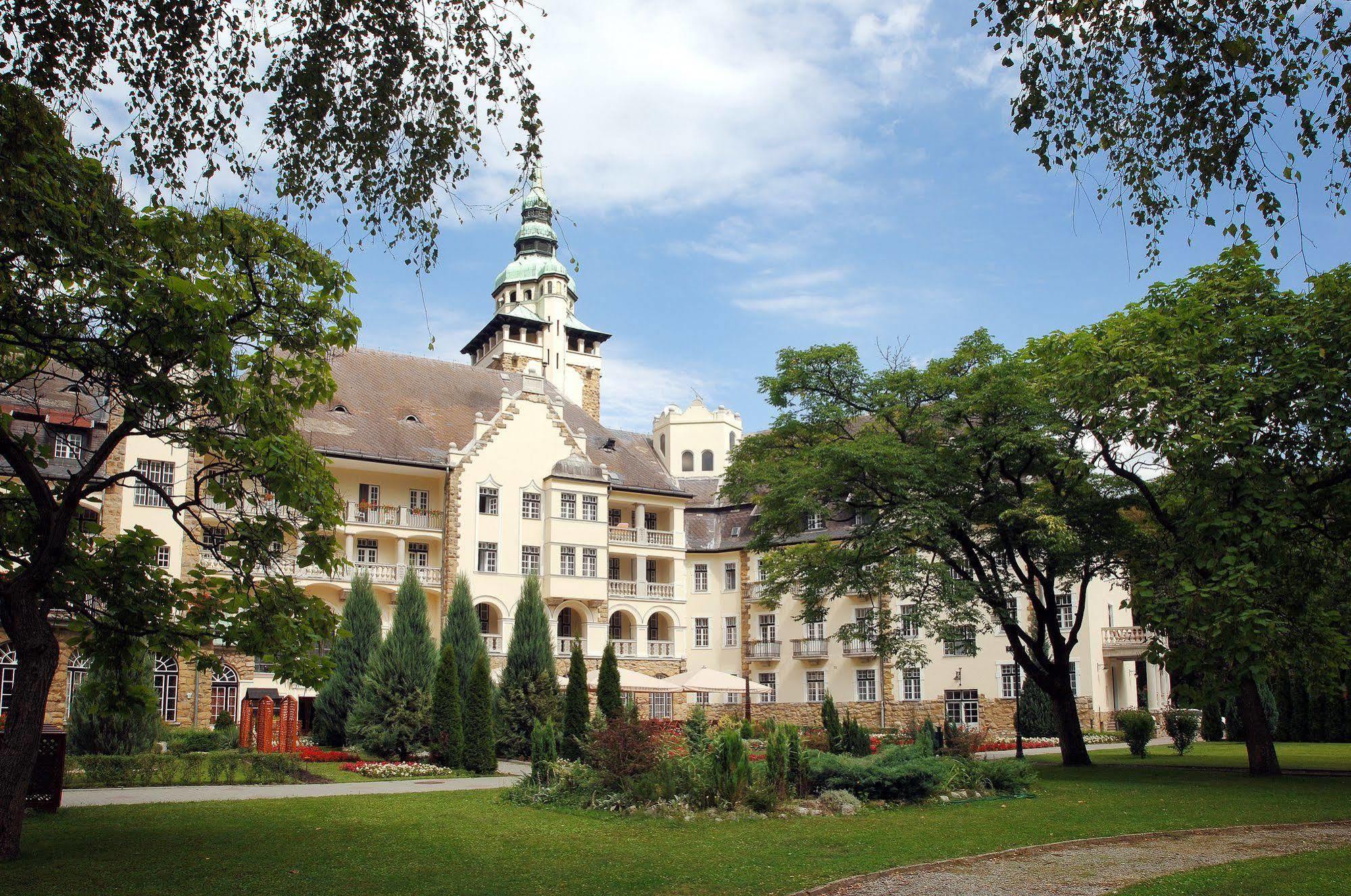 Hotel Palota Lillafured Bagian luar foto